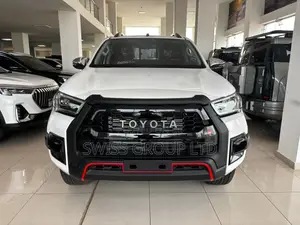 New Toyota Hilux 2025 White