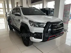 New Toyota Hilux 2025 White