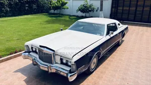 Lincoln Town Car 1981 Off white