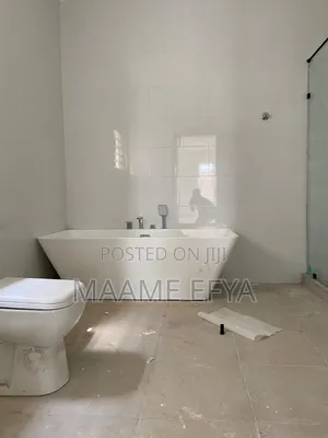 4bdrm House in Lakeside Estate for sale