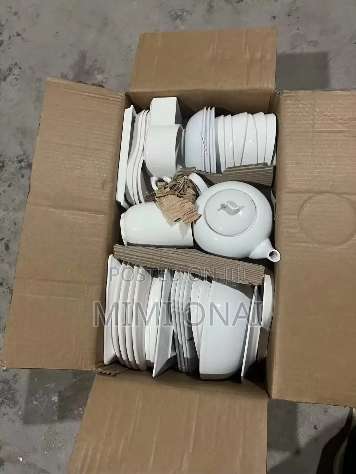 Plates Sets Available On Pre-order. 40-60pcs Per Carton. Mixture