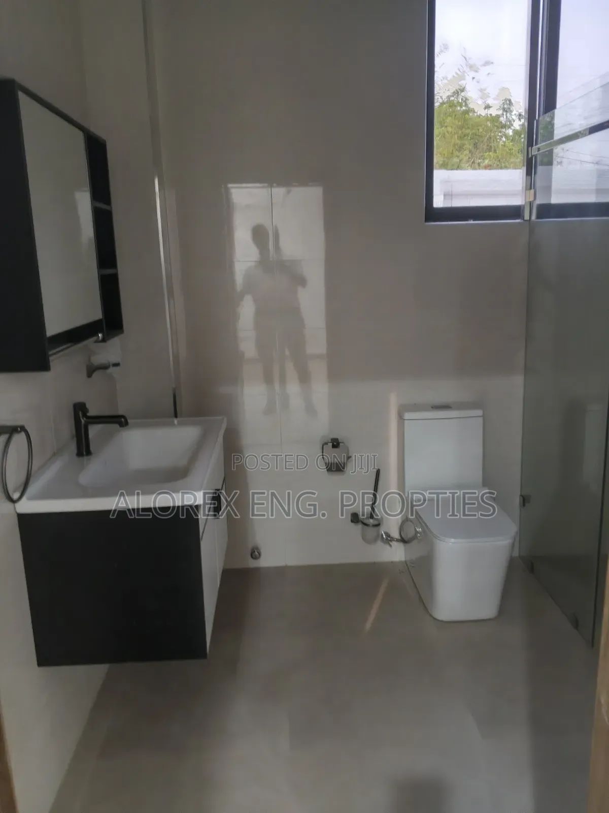 4bdrm House in Com 24, $230,000, Ashaiman Municipal for sale