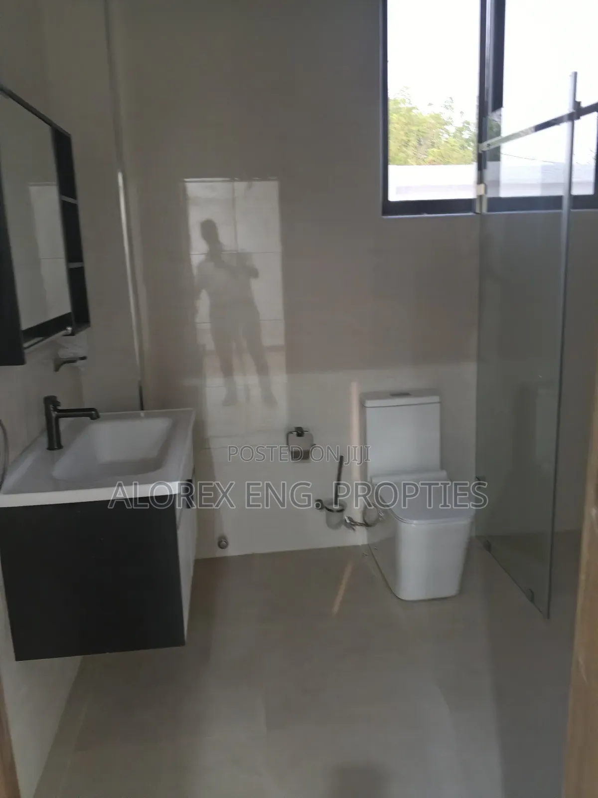 4bdrm House in Com 24, $230,000, Ashaiman Municipal for sale