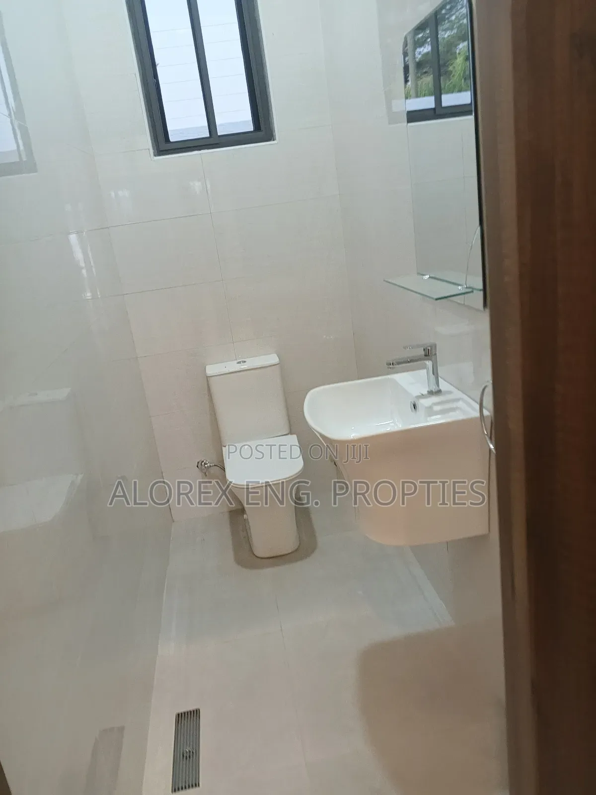 4bdrm House in Com 24, $230,000, Ashaiman Municipal for sale