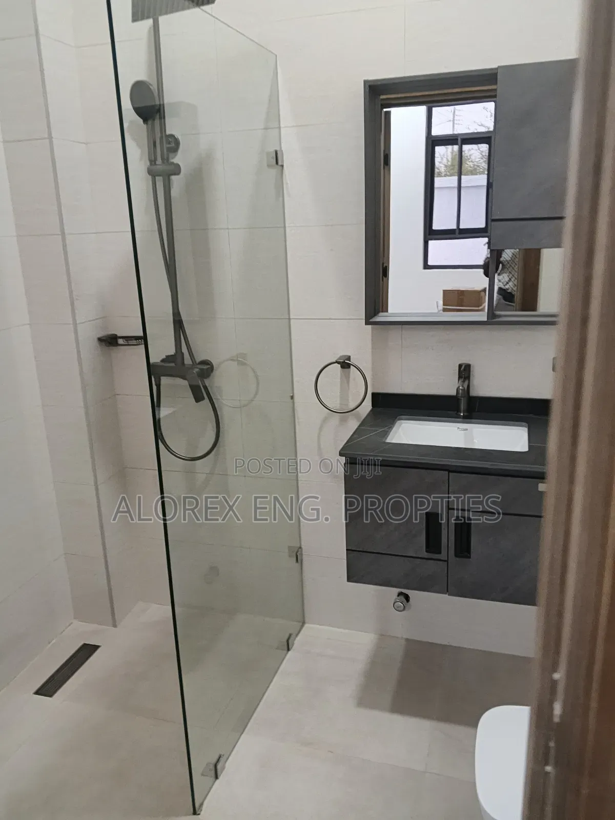 4bdrm House in Com 24, $230,000, Ashaiman Municipal for sale