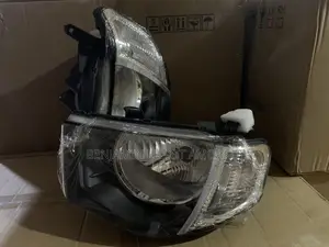 Mitsubishi L200 2008 Headlights