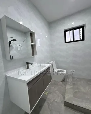 3bdrm Bungalow in Lakeside, Ashaley Botwe for sale