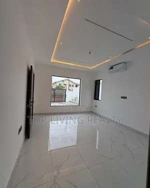 3bdrm Bungalow in Lakeside, Ashaley Botwe for sale