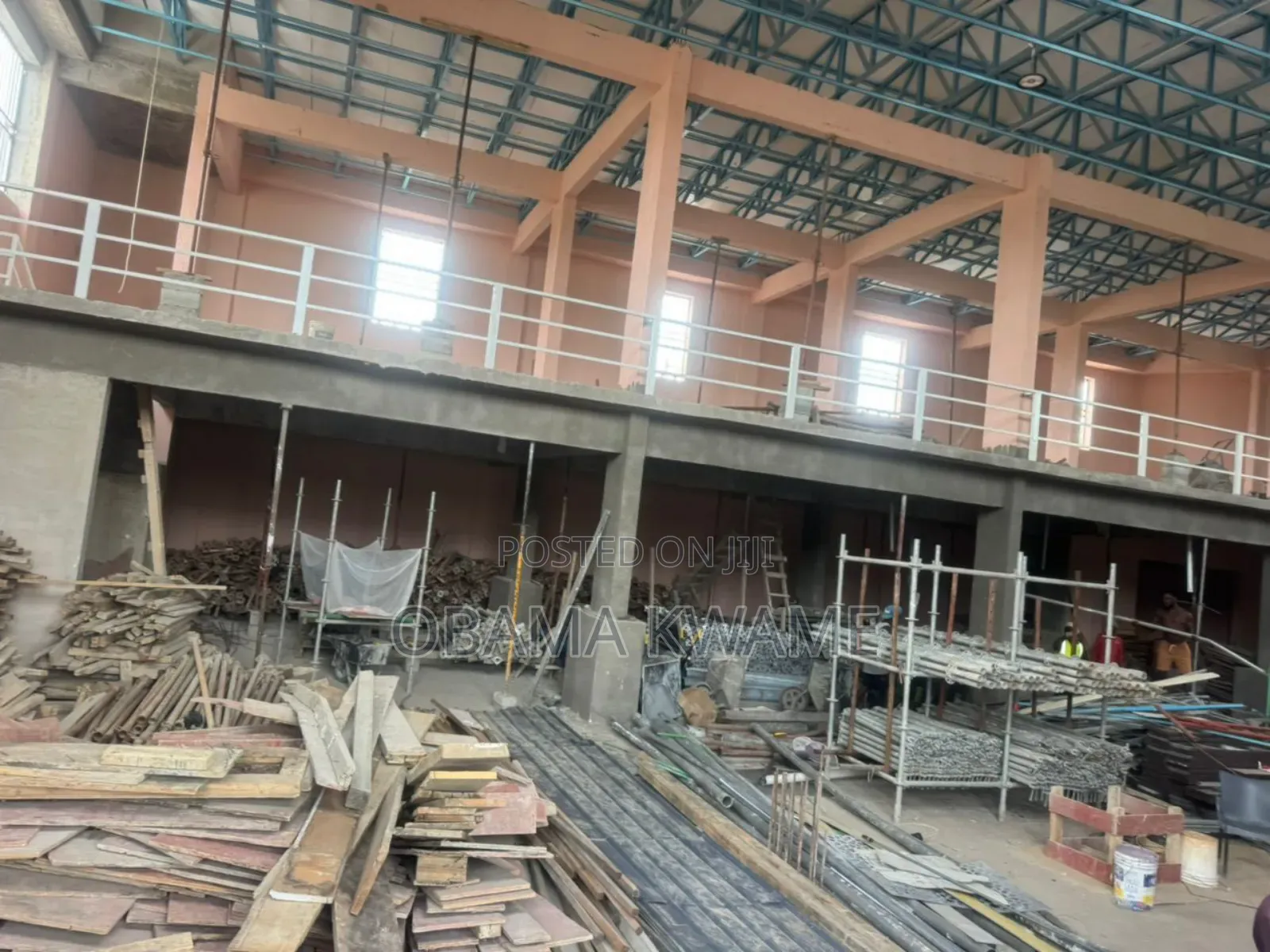 Warehouse for Rent 
900 Square Meter 
 Tesano