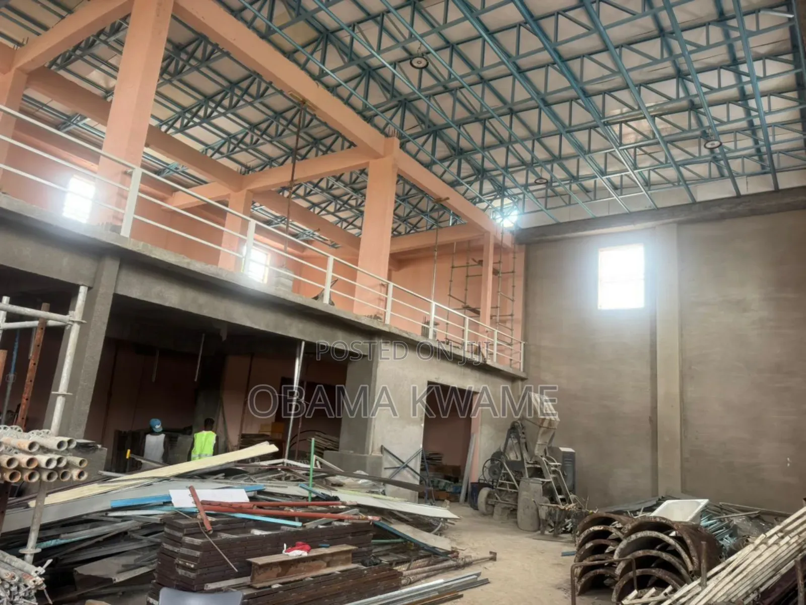 Warehouse for Rent 
900 Square Meter 
 Tesano
