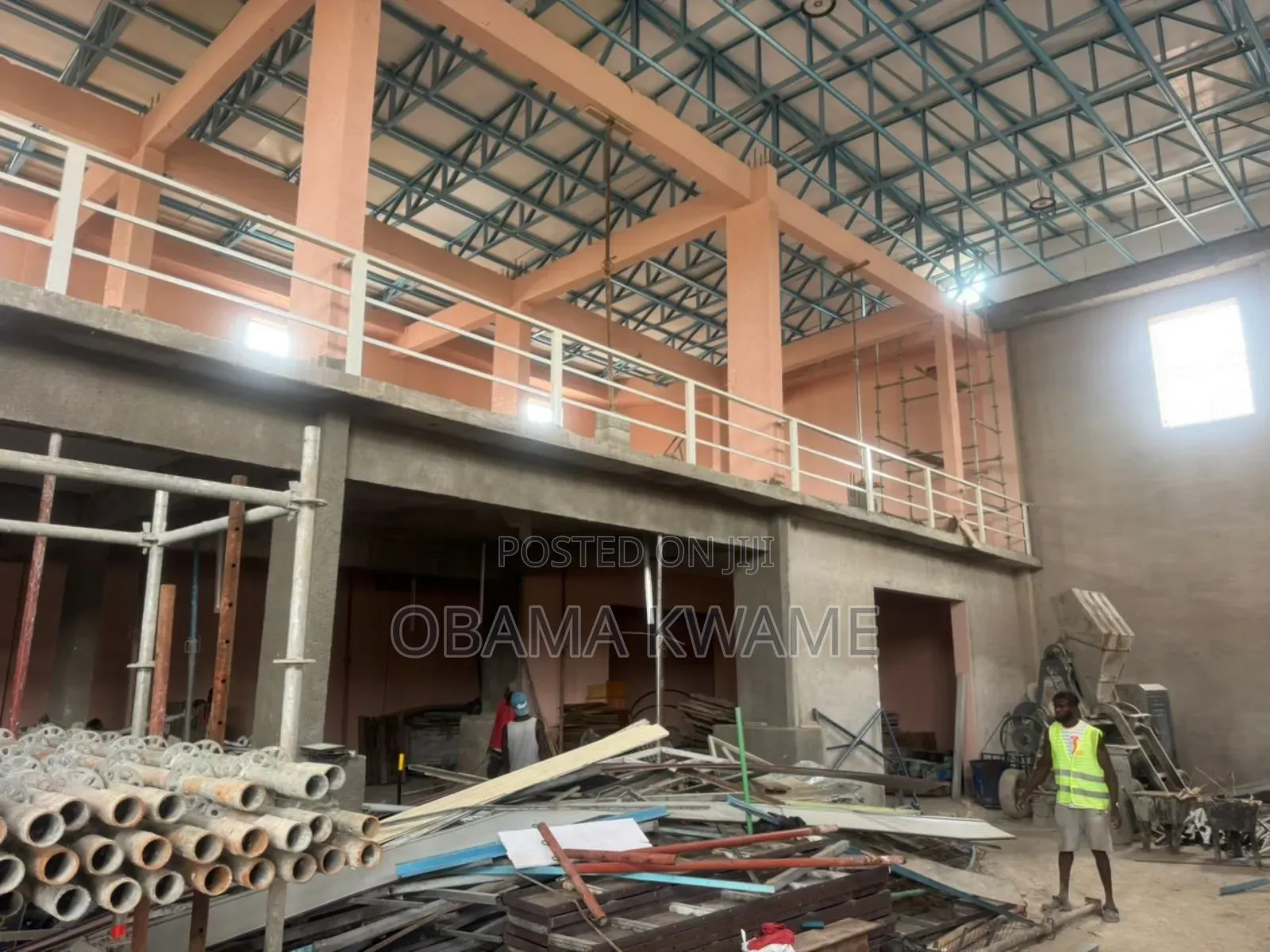 Warehouse for Rent 
900 Square Meter 
 Tesano