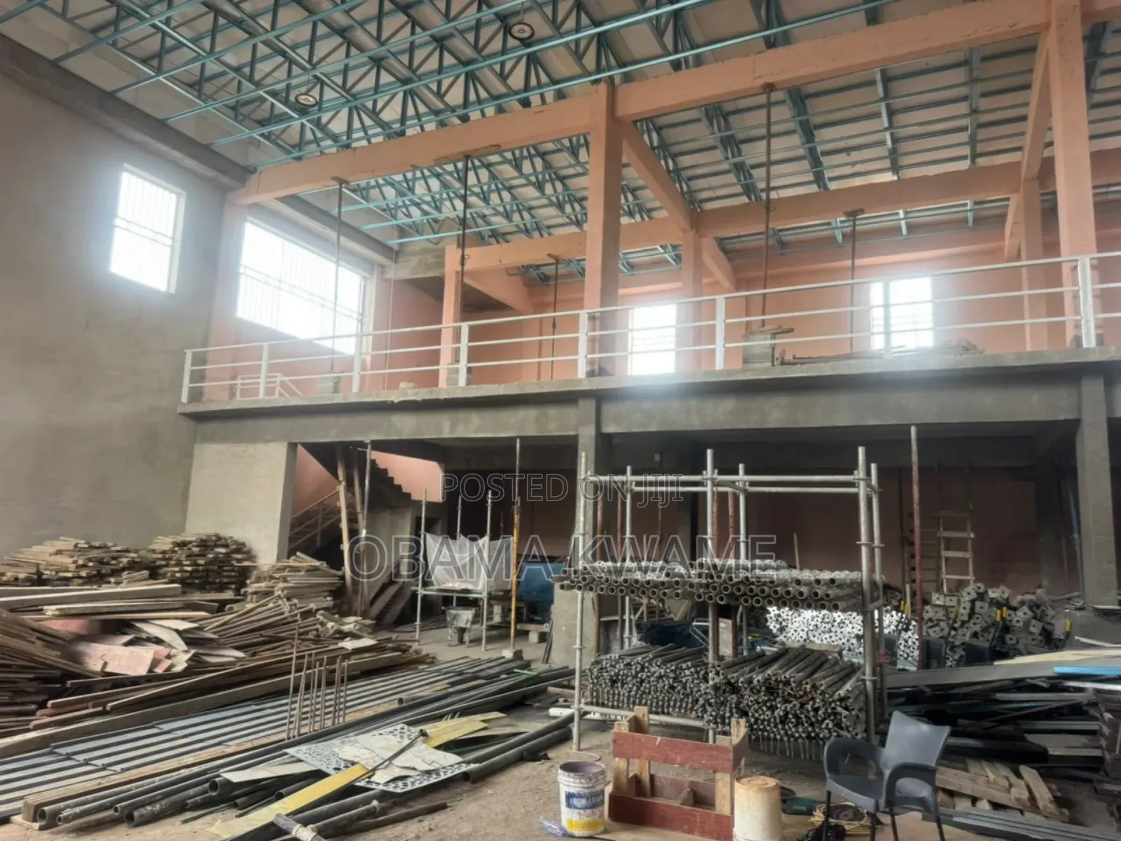 Warehouse for Rent 
900 Square Meter 
 Tesano