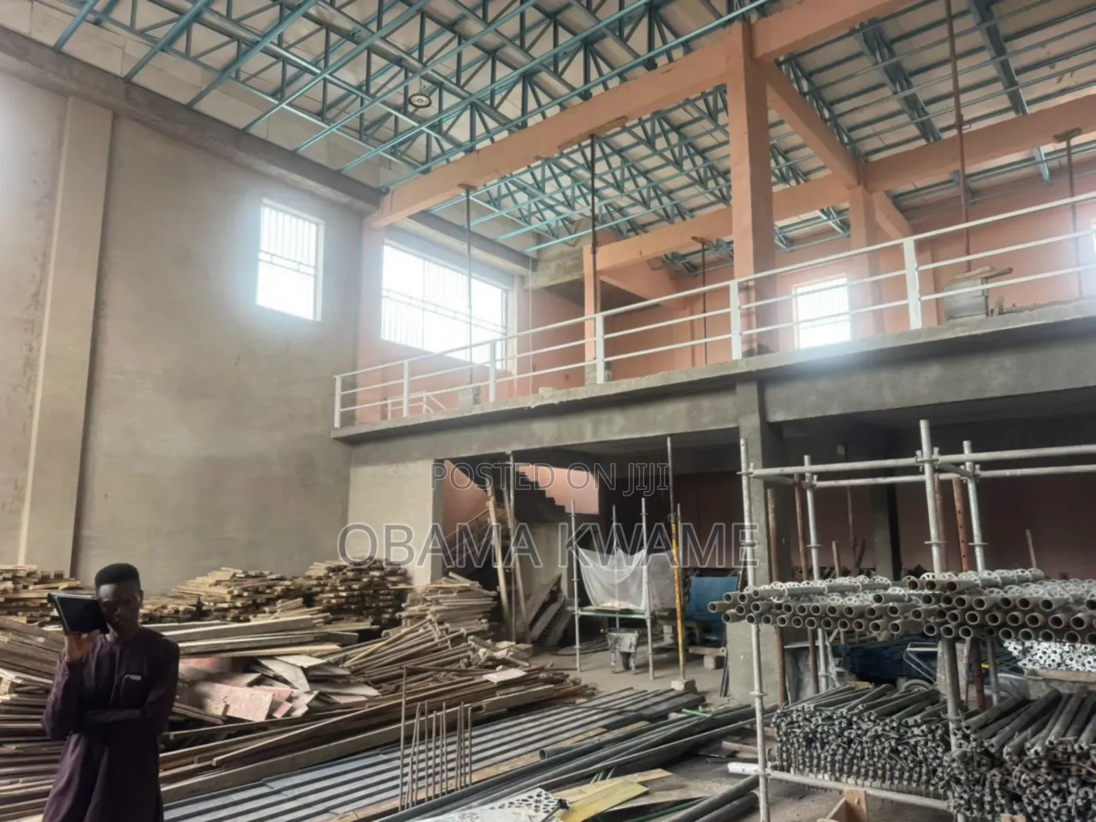 Warehouse for Rent 
900 Square Meter 
 Tesano