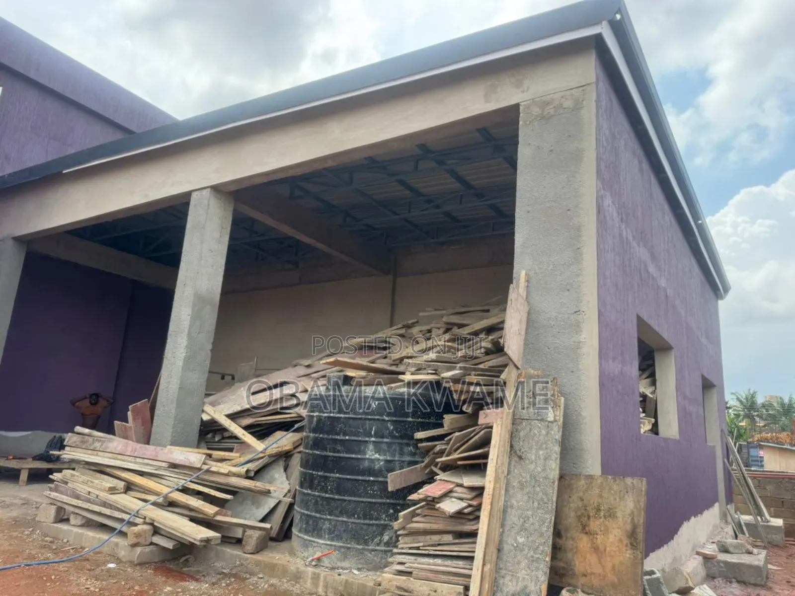 Warehouse for Rent 
900 Square Meter 
 Tesano
