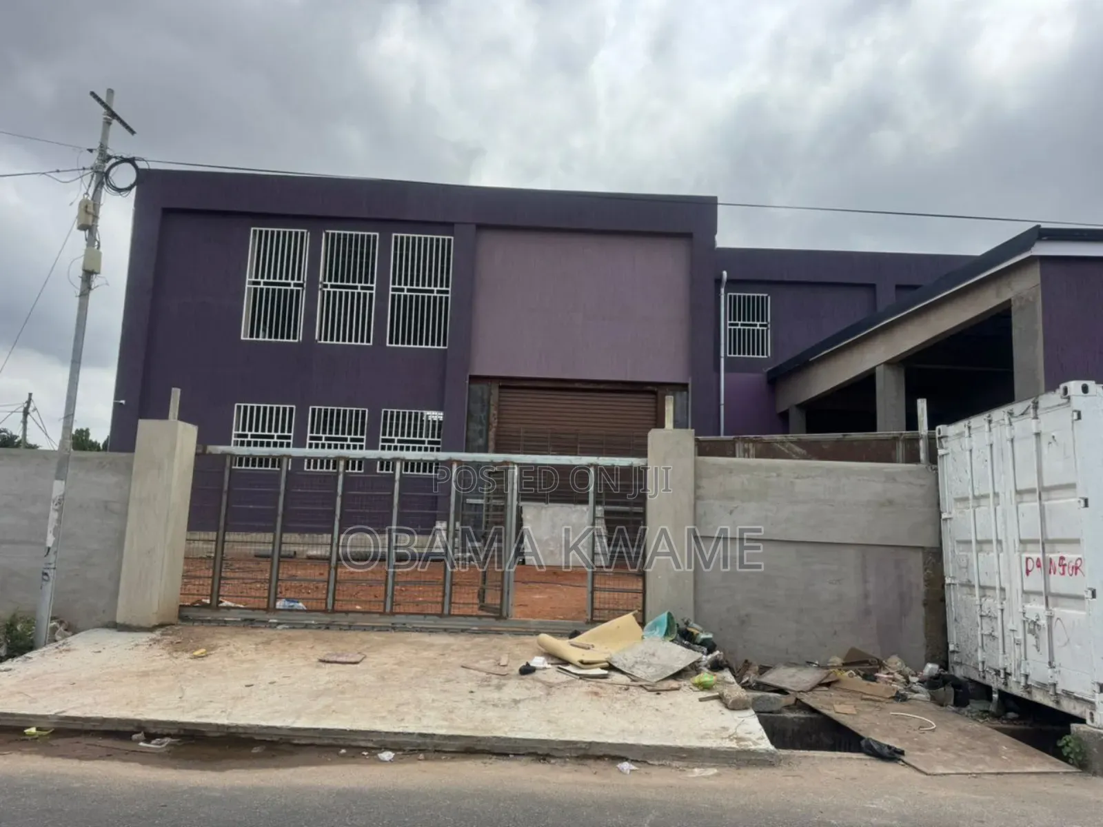 Warehouse for Rent 
900 Square Meter 
 Tesano