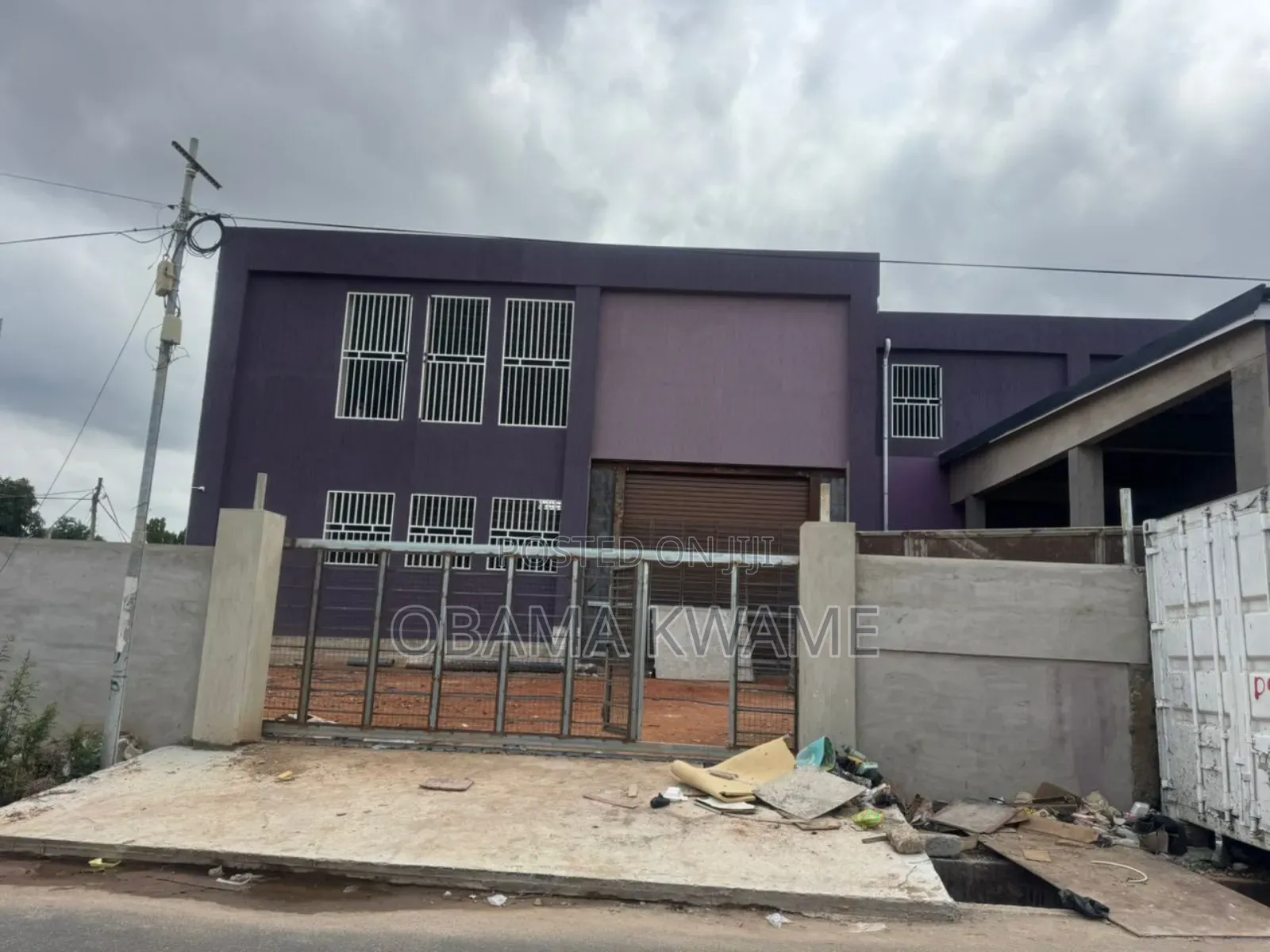 Warehouse for Rent 
900 Square Meter 
 Tesano