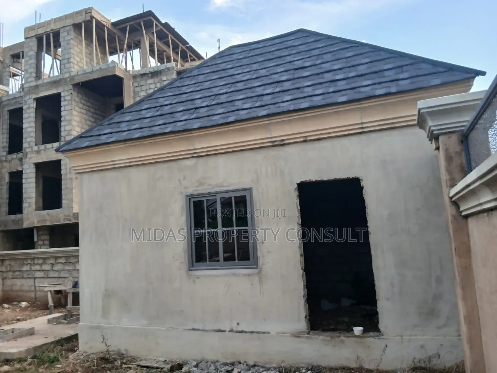 6bdrm House in Acp, Kwabenya for sale