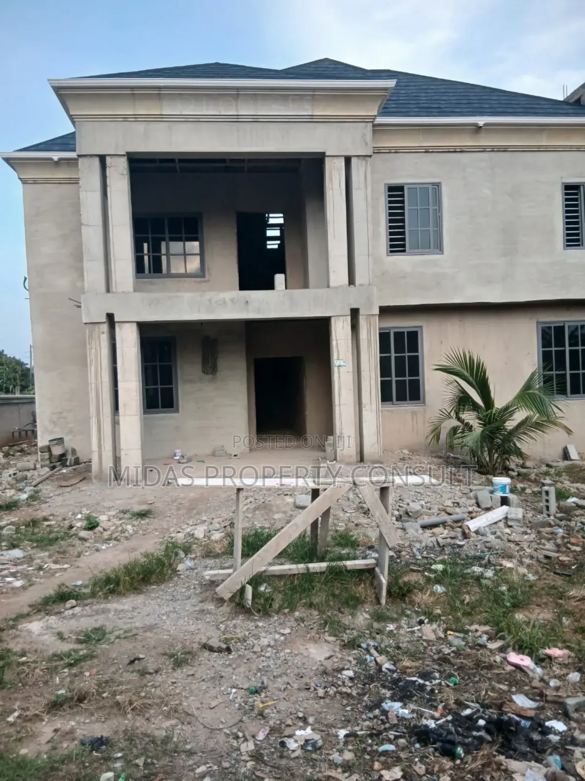 6bdrm House in Acp, Kwabenya for sale