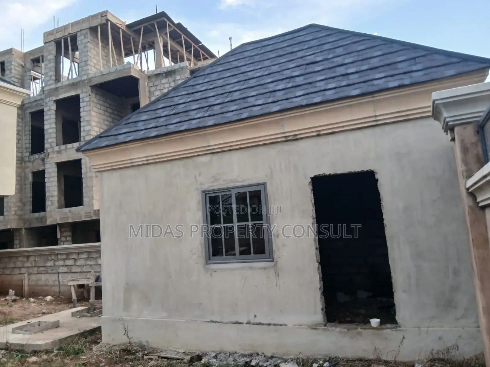 6bdrm House in Acp, Kwabenya for sale