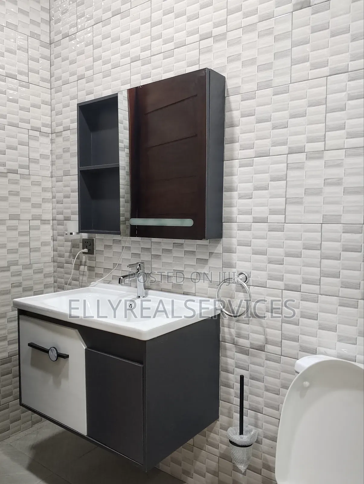 3bdrm Apartment in Ellyrealservices, Oyarifa for rent
