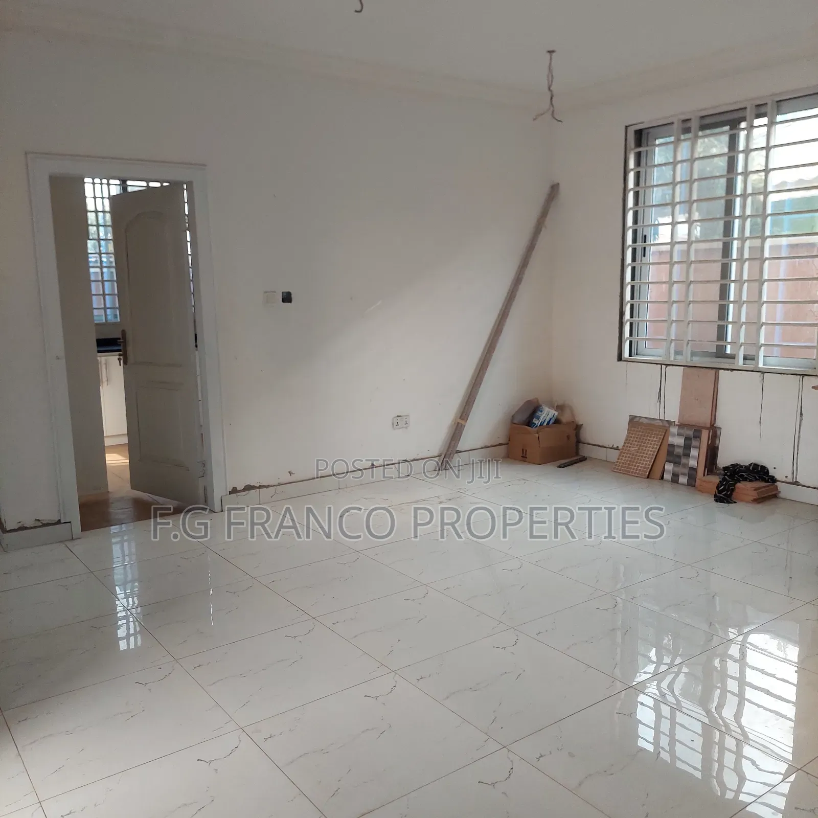 Warehouse With 4 Bedroom House for Sale at East Airport