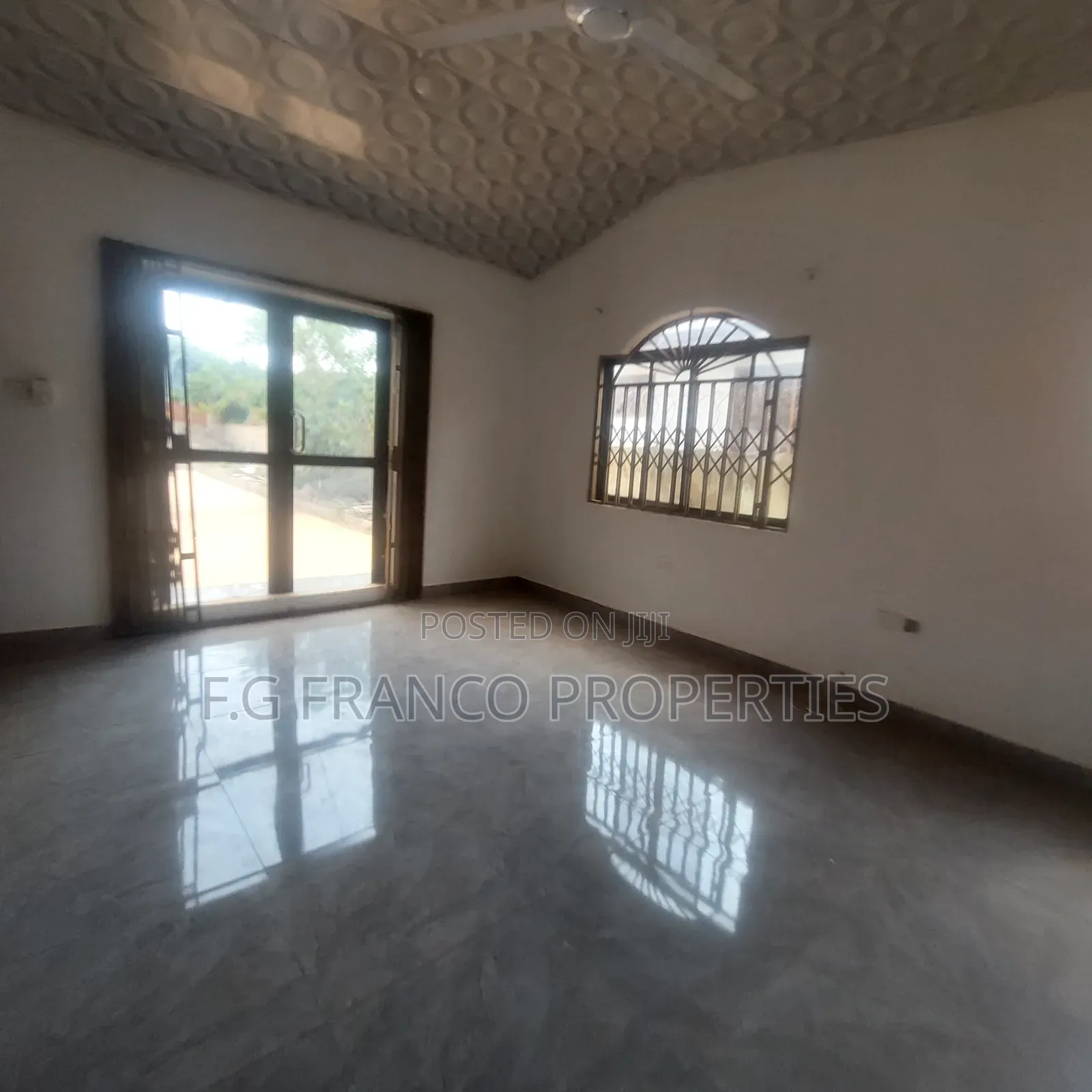 Warehouse With 4 Bedroom House for Sale at East Airport