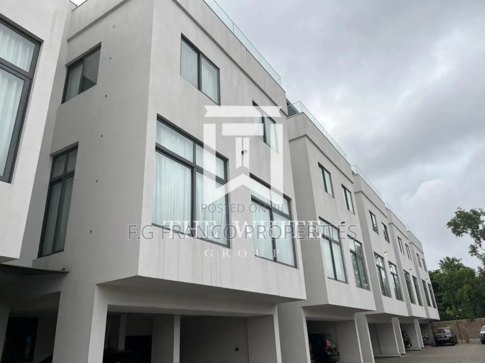 Warehouse With 4 Bedroom House for Sale at East Airport