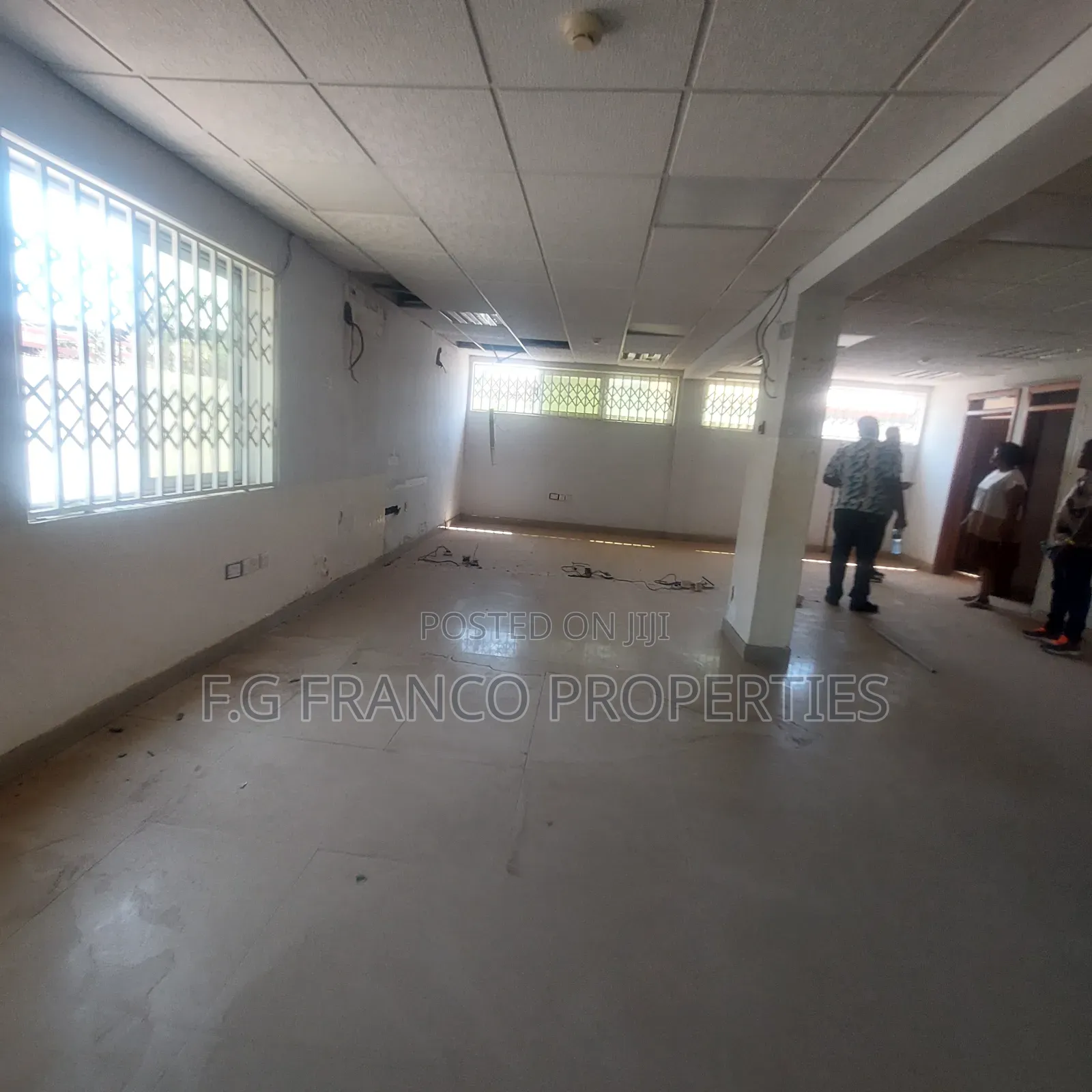 Warehouse With 4 Bedroom House for Sale at East Airport