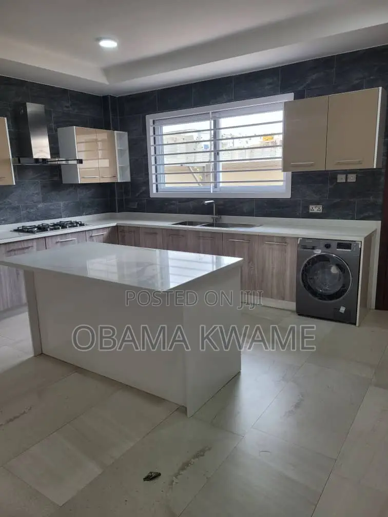 5bdrm Mansion in Gringo Lynks Premium, Sakumono for sale