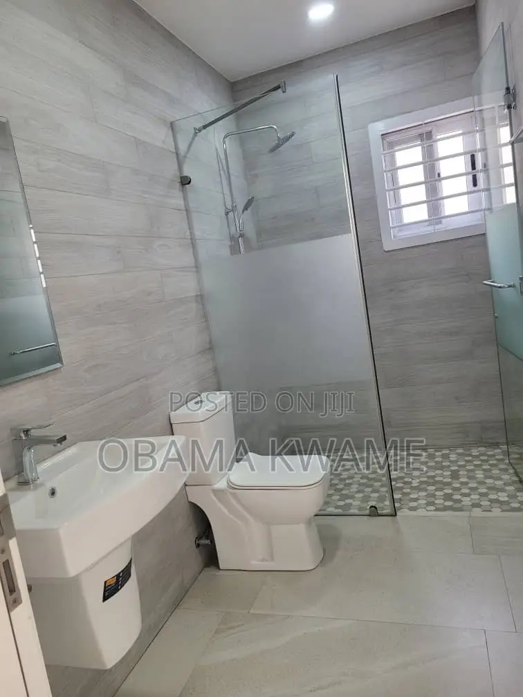 5bdrm Mansion in Gringo Lynks Premium, Sakumono for sale