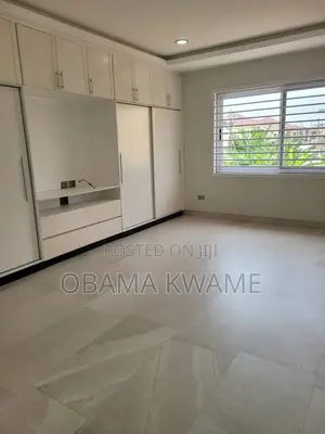 5bdrm Mansion in Gringo Lynks Premium, Sakumono for sale