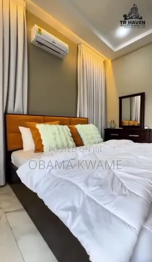 5bdrm House in Lake Side Estate for sale