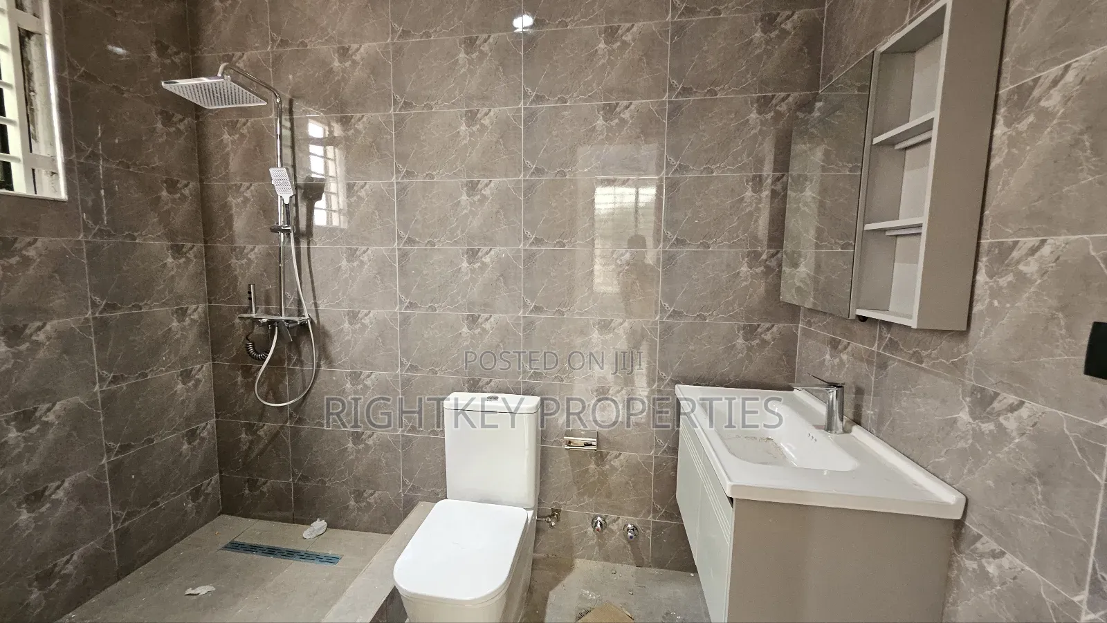 4bdrm House in Rightkey, Kumasi Metropolitan for sale