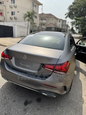 Mercedes-Benz 200 2019 Black
