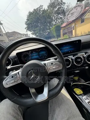 Mercedes-Benz 200 2019 Black