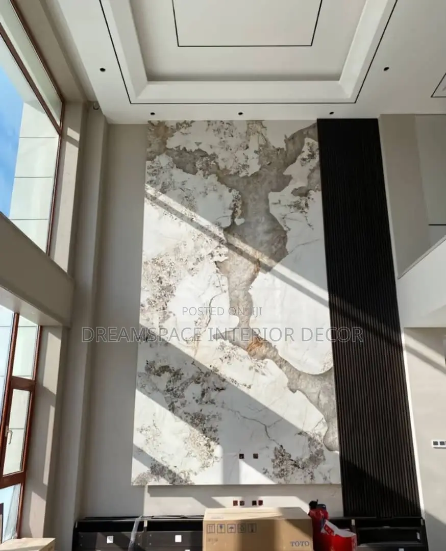 Luxurious Hall Decor With Sintered Stone