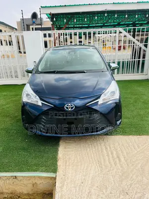 Toyota Vitz 1.5 FWD Hybrid 5dr 2017 Blue