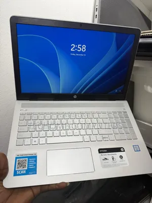 Laptop HP Pavilion 15-Eh0050wm 8GB Intel Core I5 HDD+SSD 1.5T