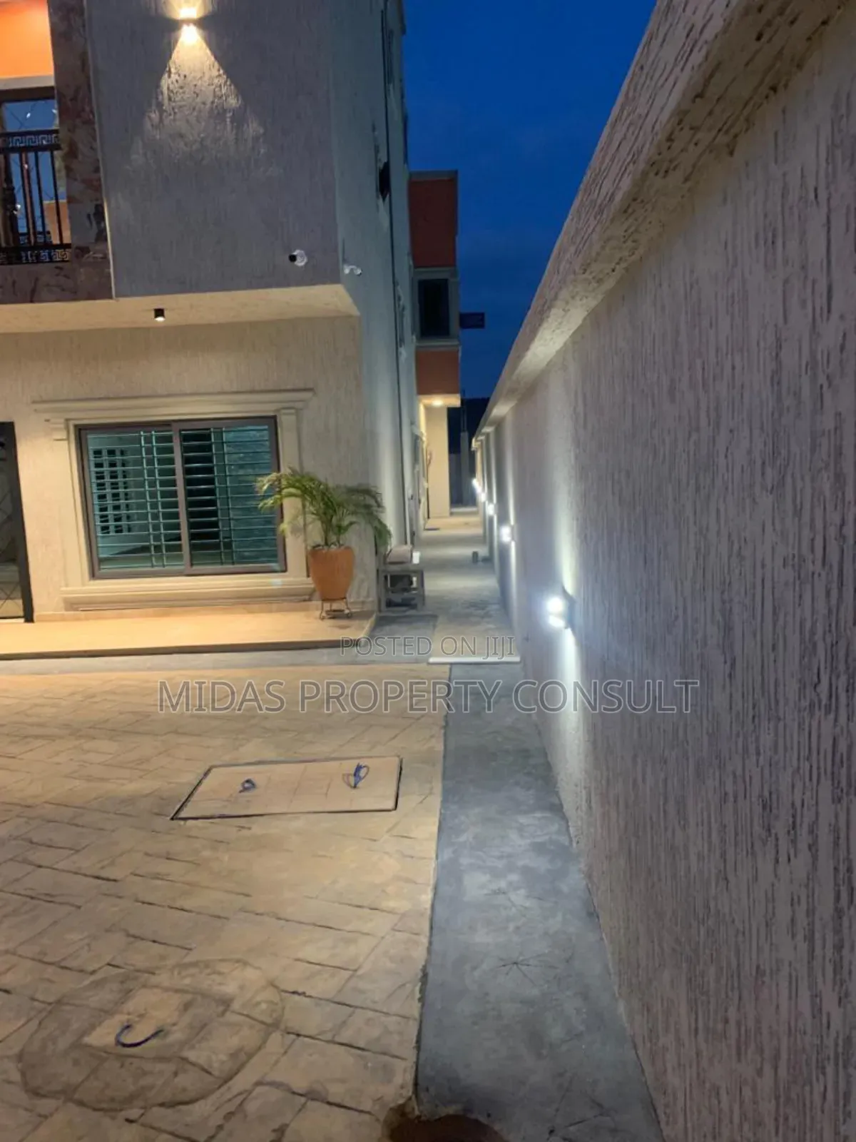 4bdrm House in Kwabenya for sale