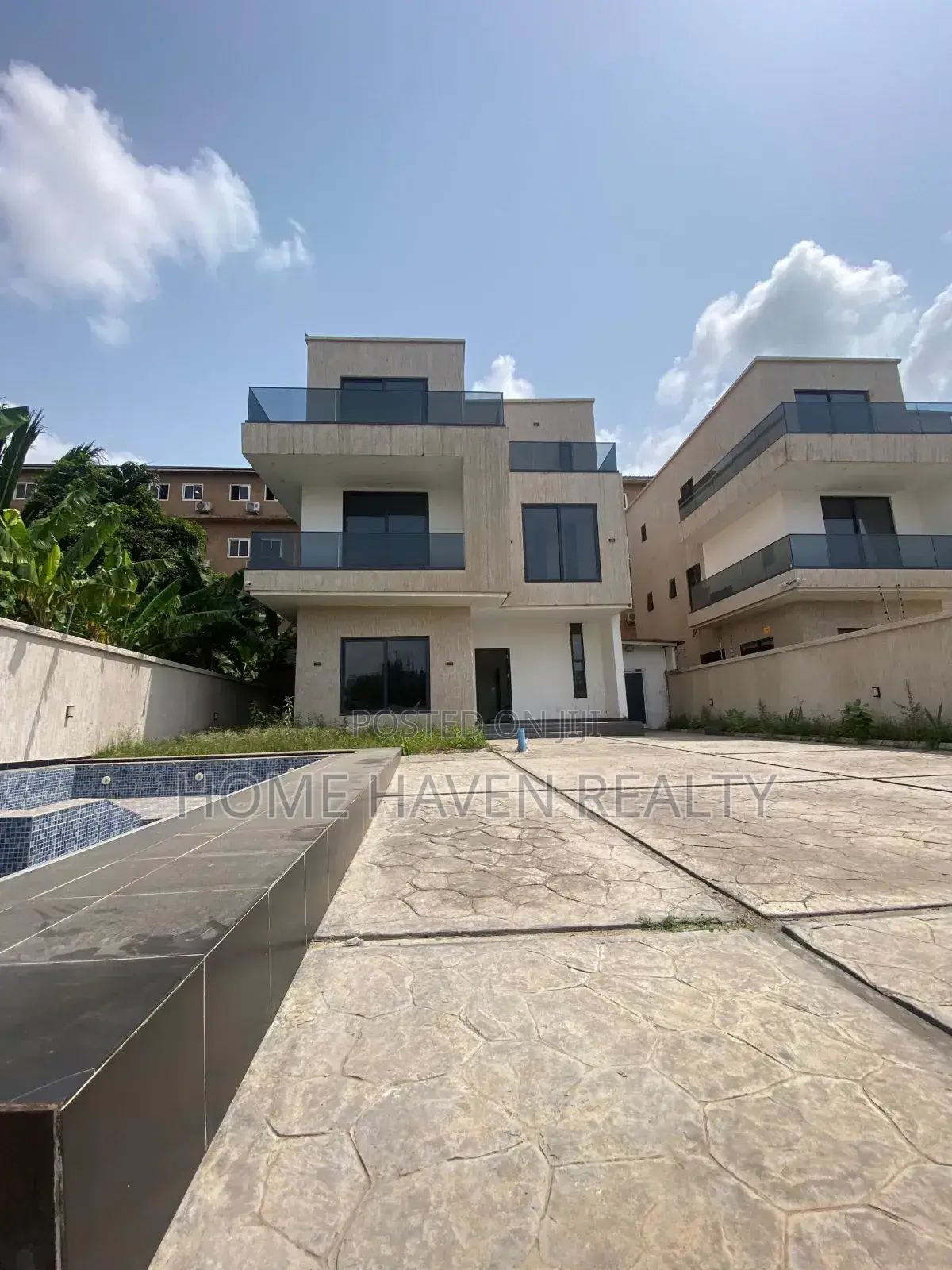 5bdrm House in Abelemkpe for sale