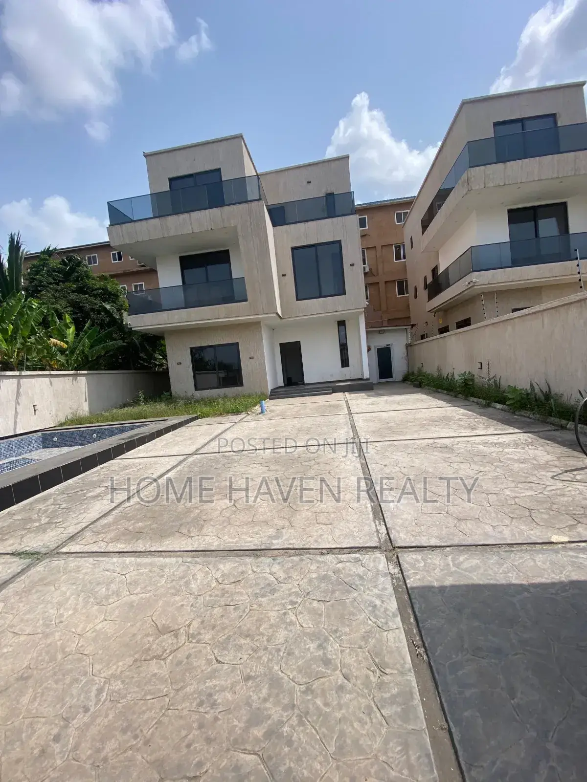 5bdrm House in Abelemkpe for sale