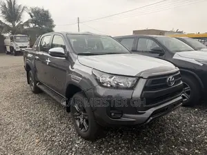New Toyota Hilux 2025 Silver