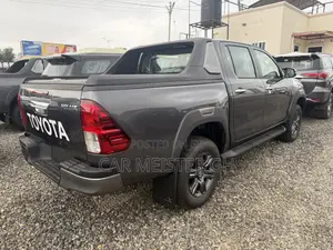 New Toyota Hilux 2025 Silver