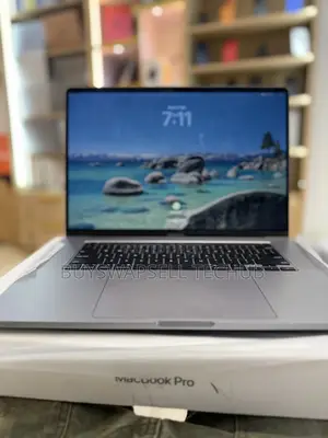 New Laptop Apple MacBook Pro 2019 16GB Intel Core i7 SSD 512GB