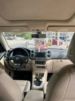 Volkswagen Tiguan SE 4dr SUV (2.0L 4cyl Turbo 6A) 2014 Black
