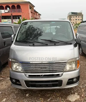 Nissan Caravan (Urvan) 2012 Silver