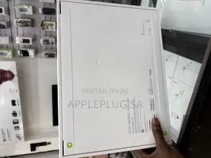 New Laptop Apple MacBook Pro 2025 M5 16GB Apple M5 SSD 512GB