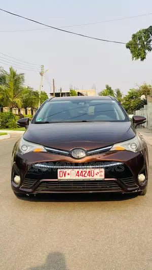 Toyota Avensis 2018 Brown