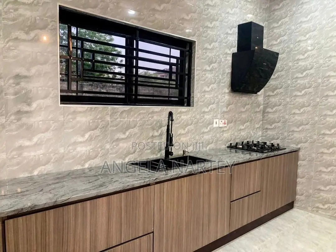 4bdrm House in Pokuase for sale