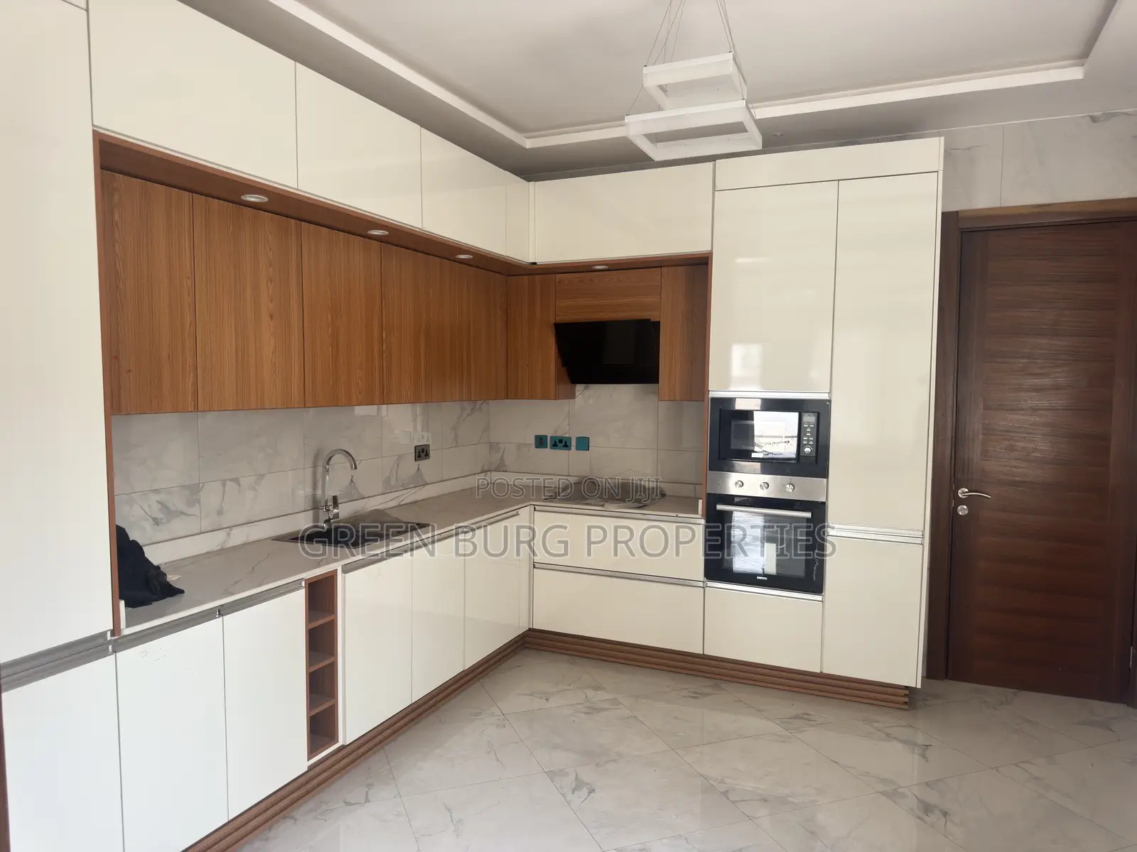 5bdrm House in Green, East Legon for rent